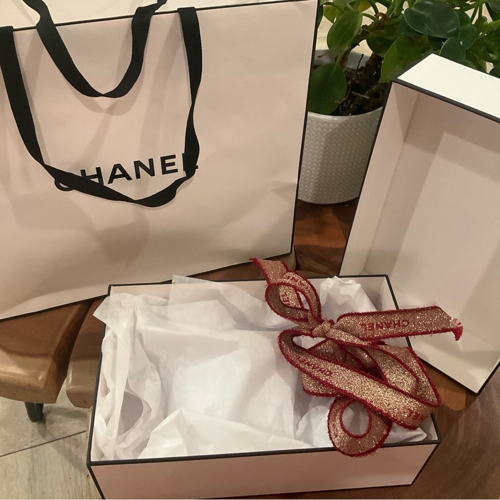 Chanel Bag, Box, Ribbon & Tissue - Picture 2 of 2